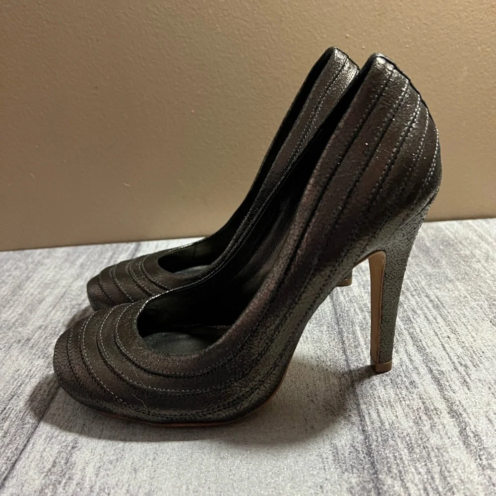 AUTHENTIC TORY BURCH HARTLEY HEELS SIZE 7.5M METALLIC